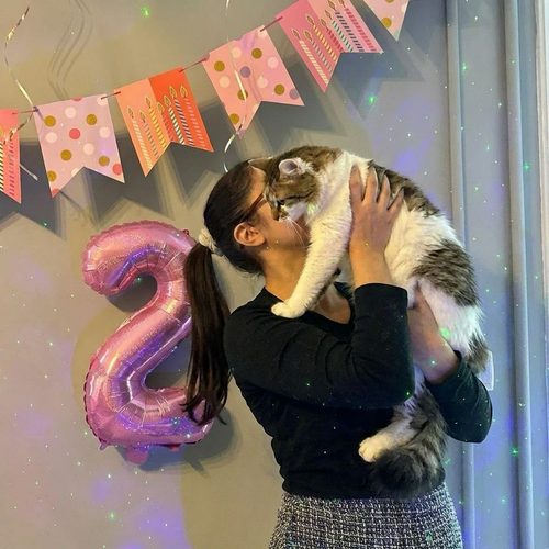 Marion mit ihrer Katze